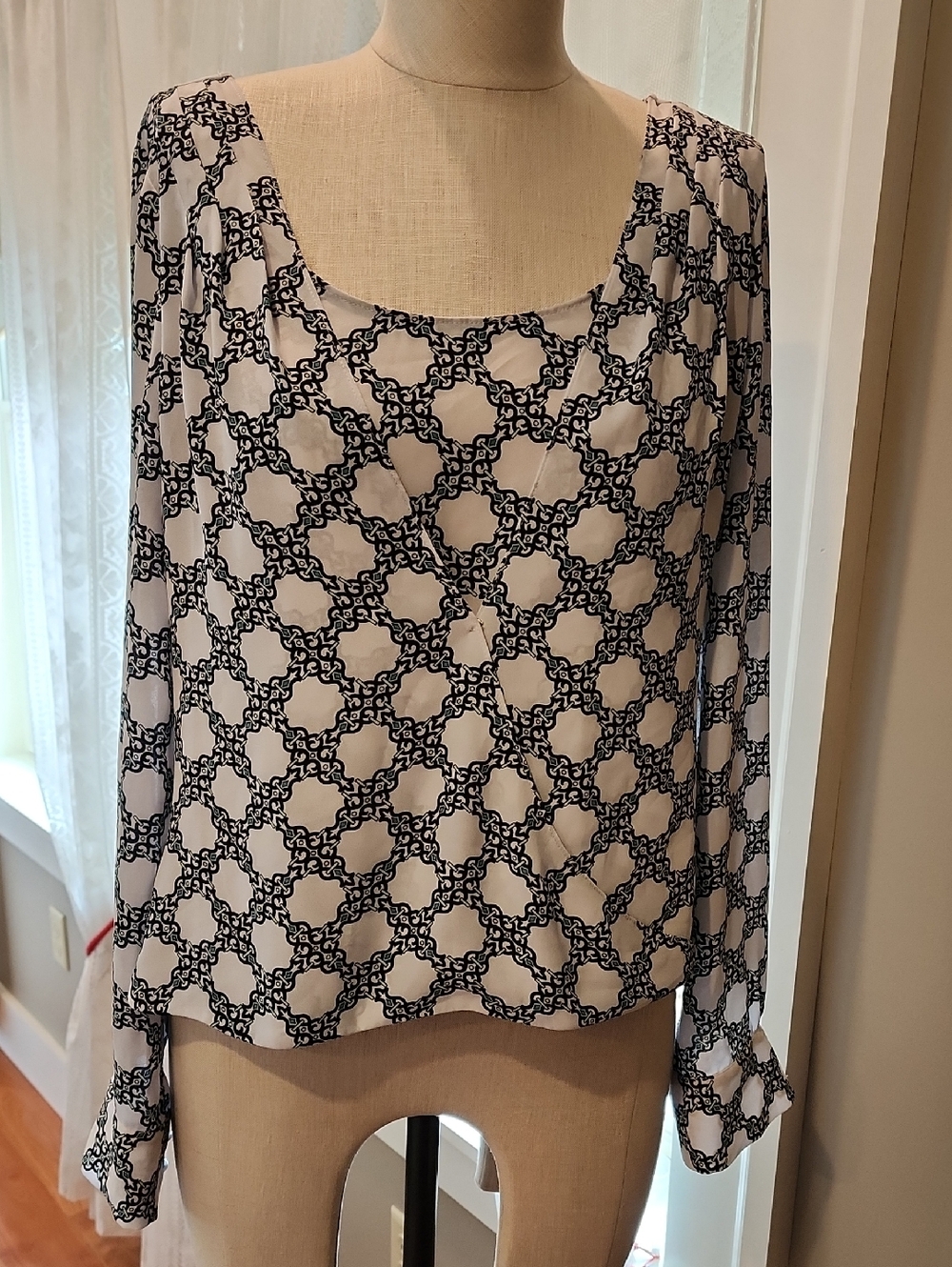 White House Black Market Black & White Geometric Scoop-Neck Blouse